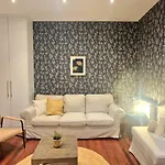Unique Location - 130m2 & Garden Close To Museums Lägenhet