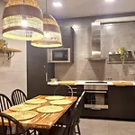 Unique Location - 130m2 & Garden Close To Museums Lägenhet *