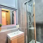 Unique Location - 130m2 & Garden Close To Museums Lägenhet