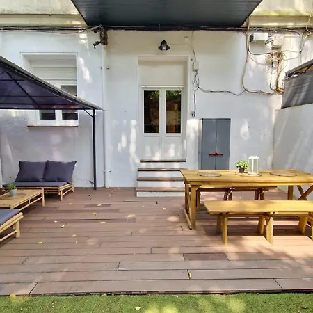 Unique Location - 130m2 & Garden Close To Museums Lägenhet