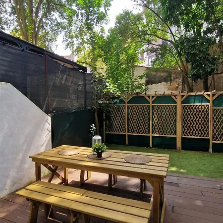 Unique Location - 130m2 & Garden Close To Museums Διαμέρισμα *