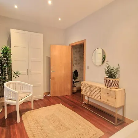 Апартаменты Unique Location - 130m2 & Garden Close To Museums *