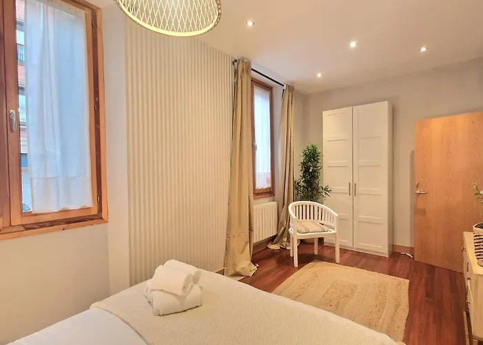 Апартаменты Unique Location - 130m2 & Garden Close To Museums