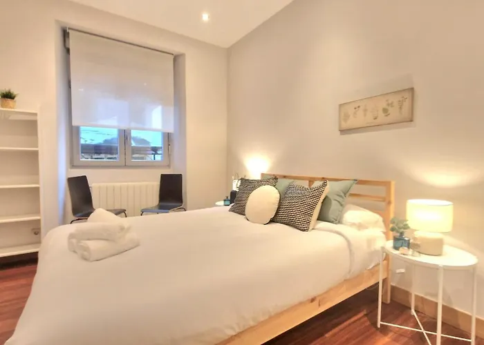 Unique Location - 130m2 & Garden Close To Museums Lägenhet